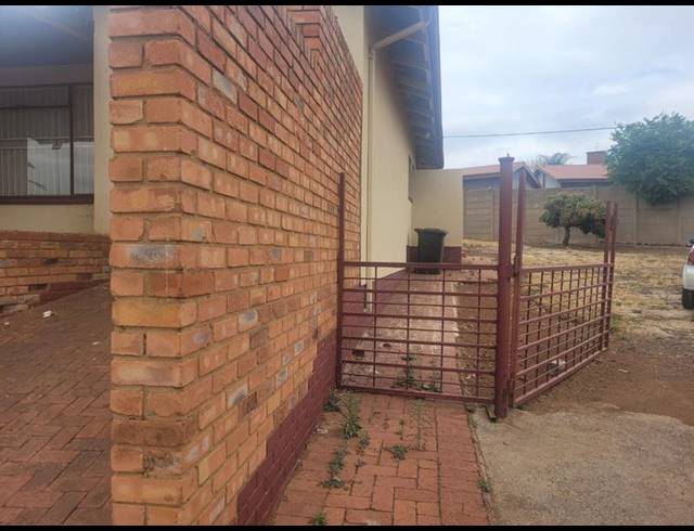 3 BEDROOM HOUSE FOR SALE IN KWAGGASRAND